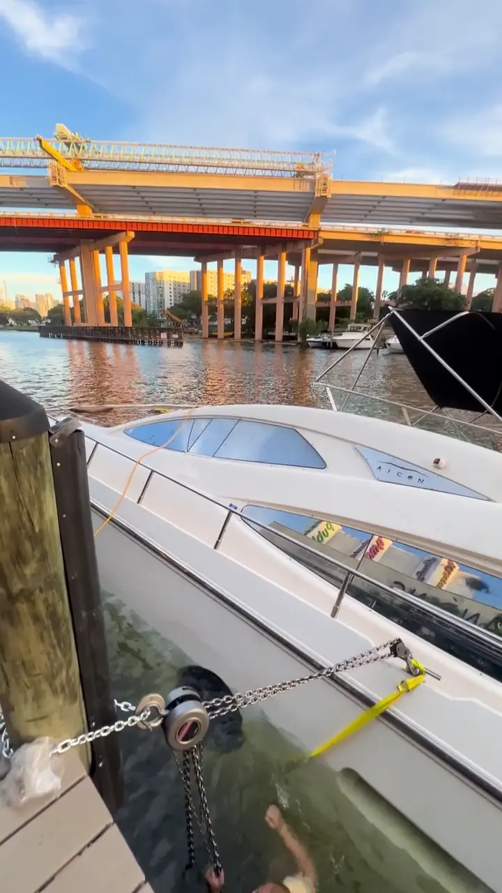 Dockside yacht recovery — original DeepDivers footage