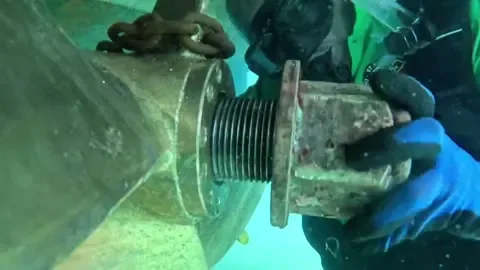 Underwater propeller hub work video preview